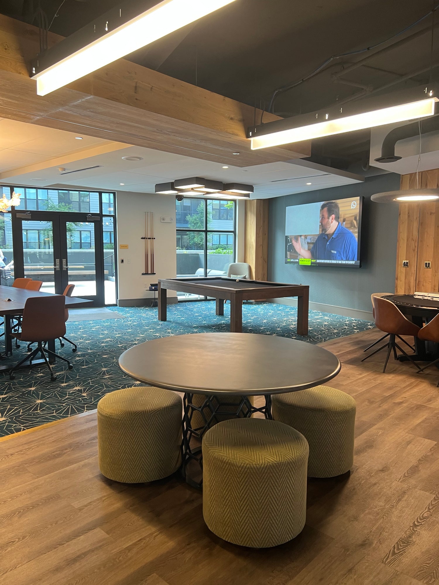 BELANJA FURNITURE JADI MUDAH OSCARLIVING