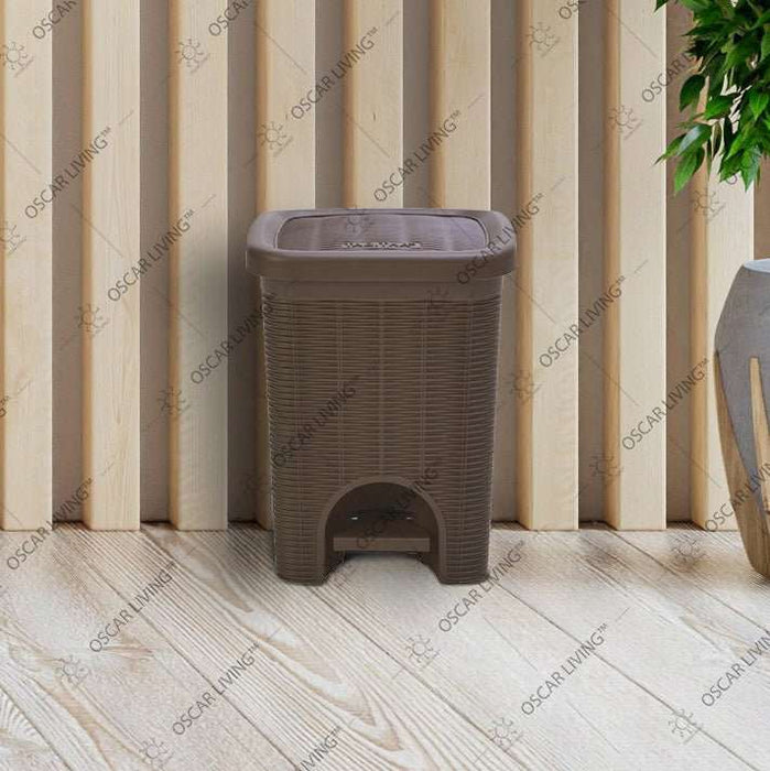 Tempat Sampah Tabitha Tempat Sampah Bahan Plastik Injak 10 LITER TABITHA OSCARLIVING